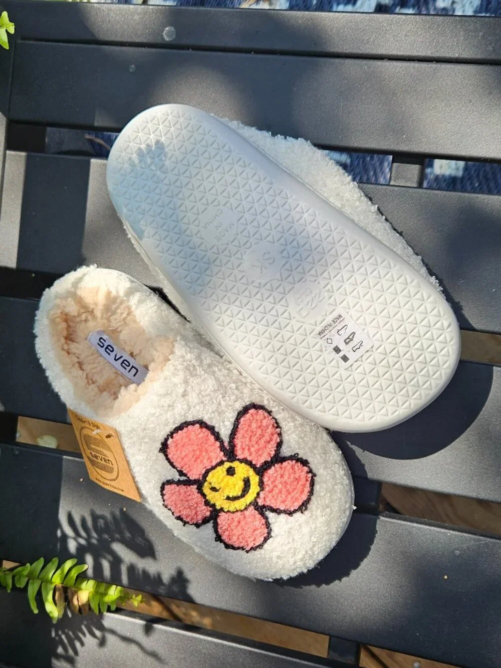 Surf 7 SEVEN slippers NWT - Big girl size 2.0